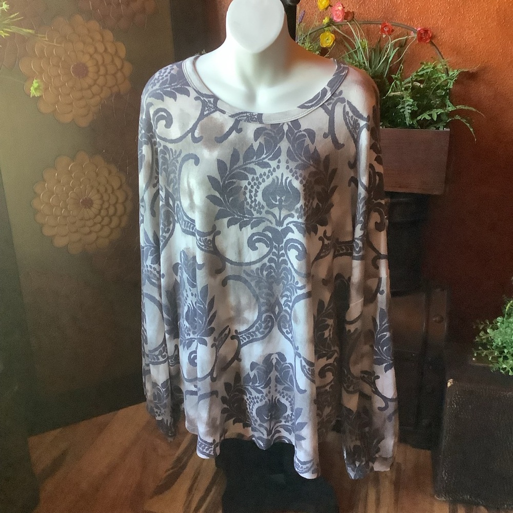 Crepas 2XL long sleeved patterned pullover top